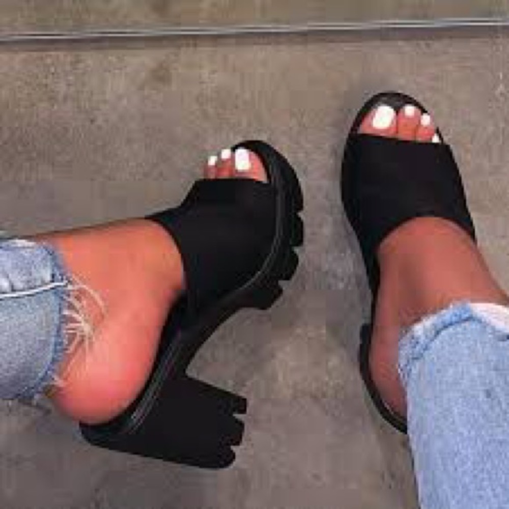 PEEP TOE  SLIP ON CHUNKY PLATFORM HEELS